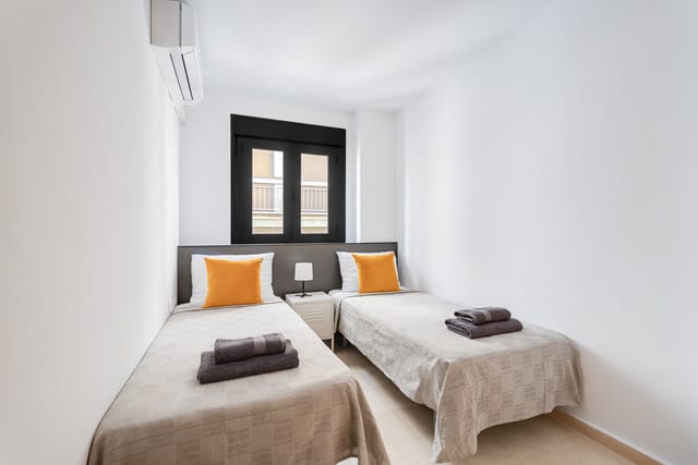 Calle Bendicho 6 Alicante – dining area